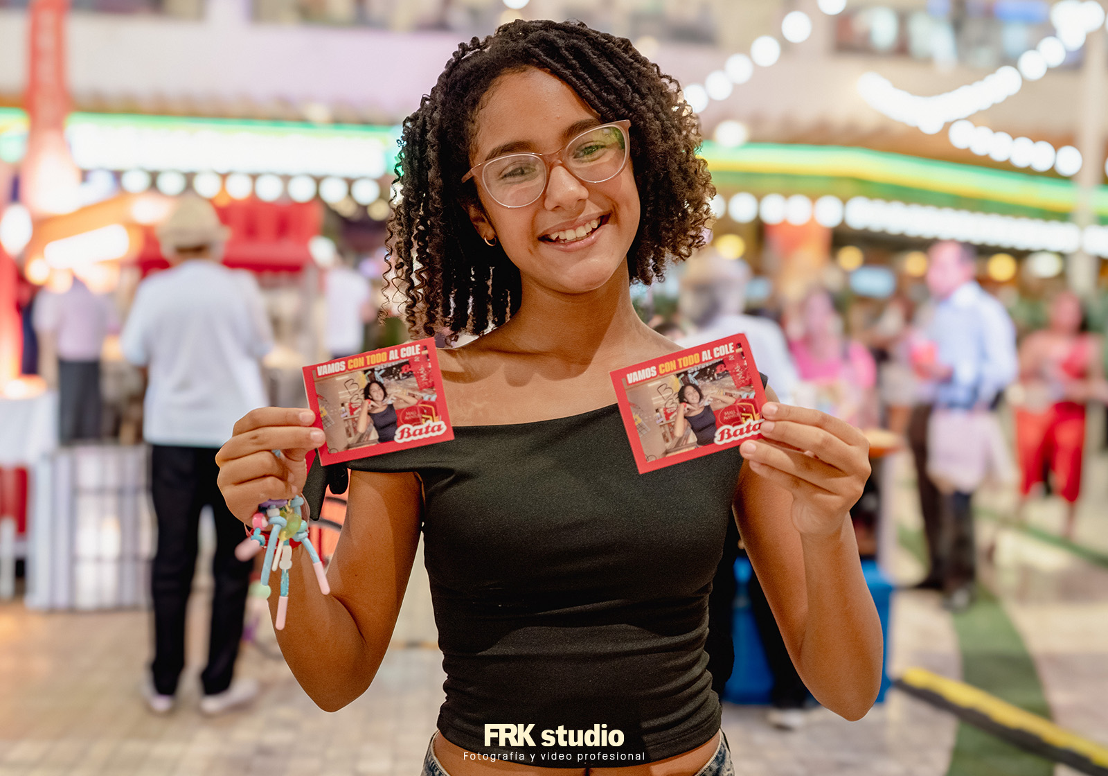 Fotogif móvil con impresión y GIFs para eventos Lima – FRK Studio