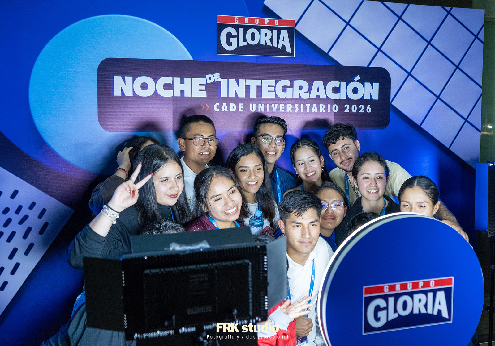 Photobooth con impresión instantánea para eventos en Lima – FRK Studio